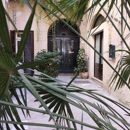 Aparthotel Dimora "I Santi Patroni" Lecce Exterior foto