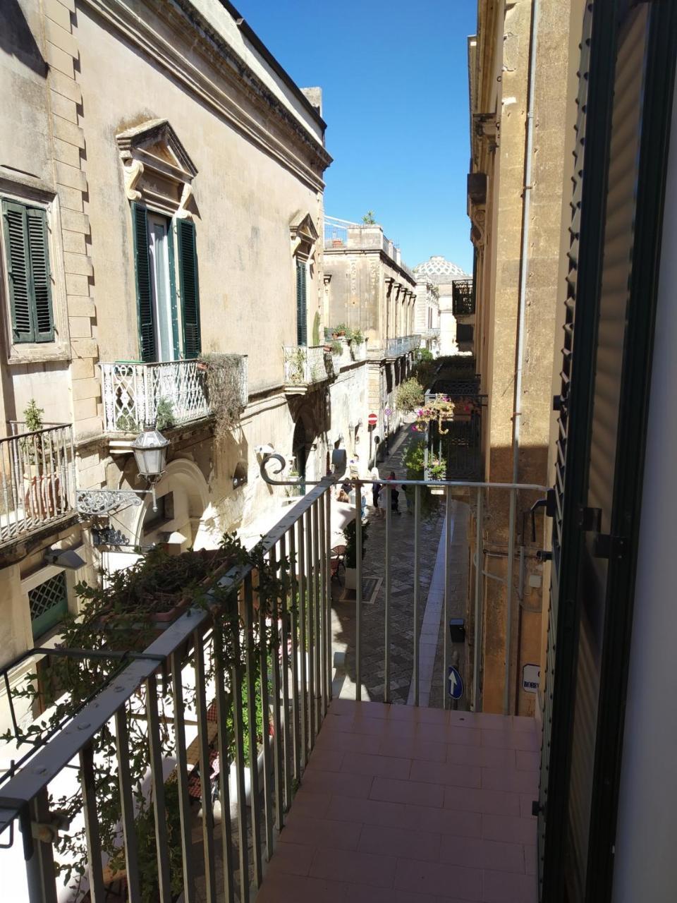 Aparthotel Dimora "I Santi Patroni" Lecce Exterior foto