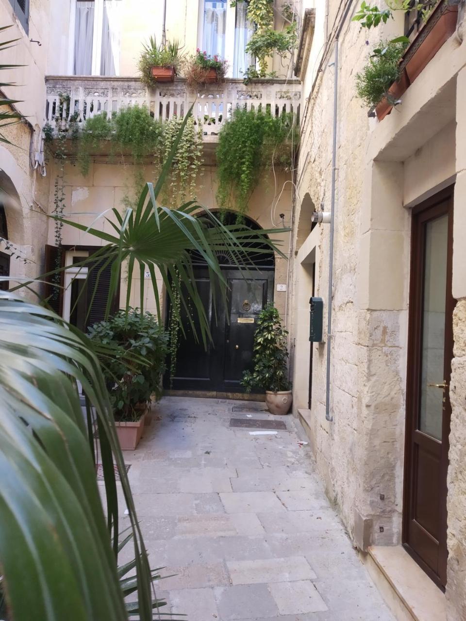 Aparthotel Dimora "I Santi Patroni" Lecce Exterior foto