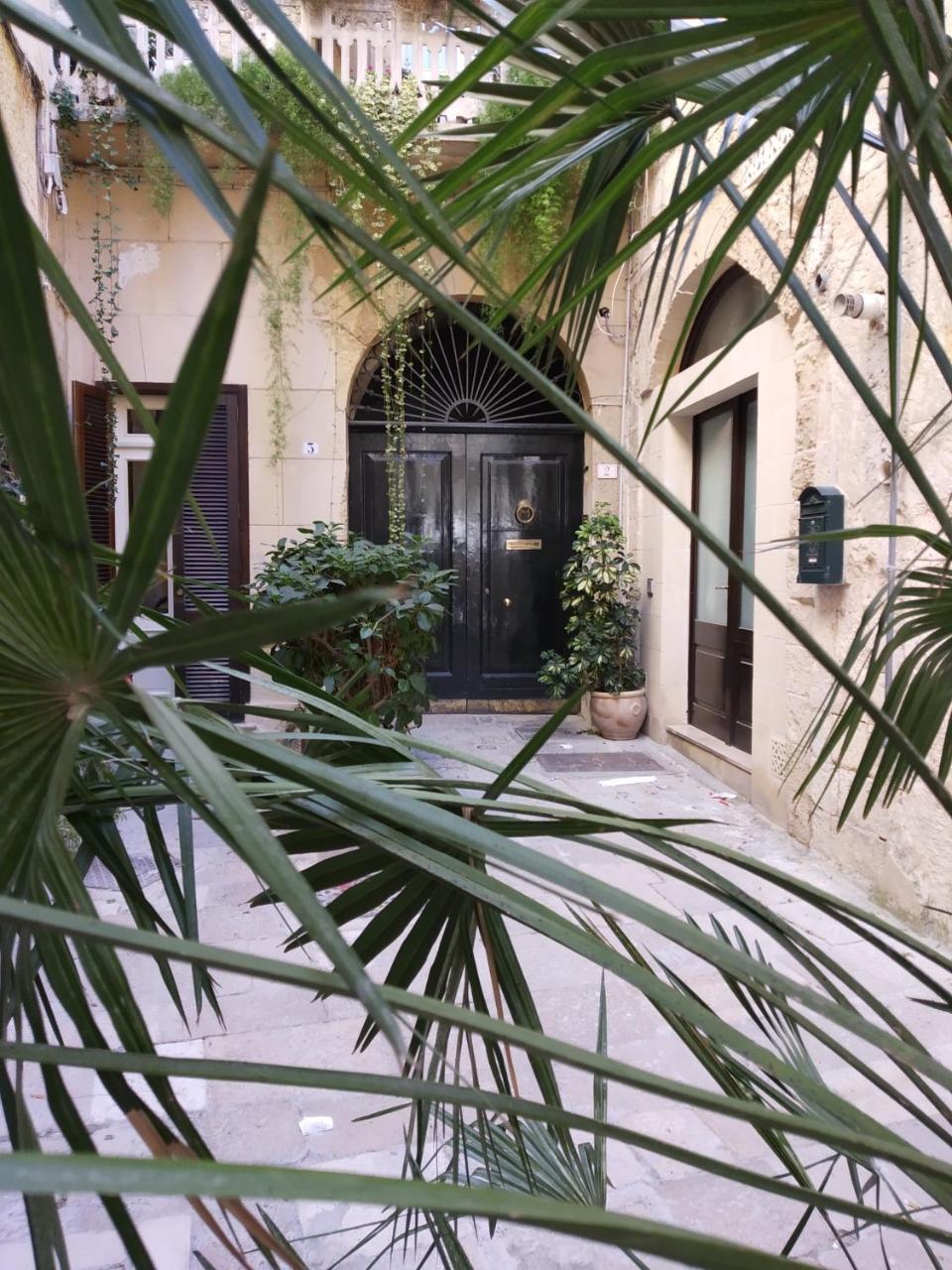 Aparthotel Dimora "I Santi Patroni" Lecce Exterior foto