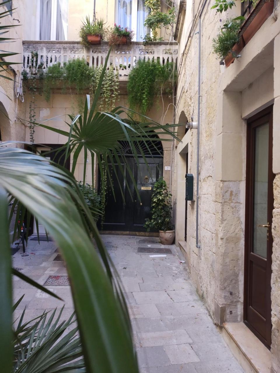 Aparthotel Dimora "I Santi Patroni" Lecce Exterior foto